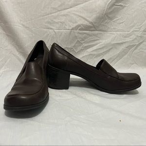 Heeled brown loafers